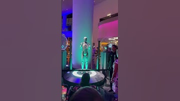The Sphere robot interaction. #thesphere #robot #lasvegas #travel #mustsee #spherevegas