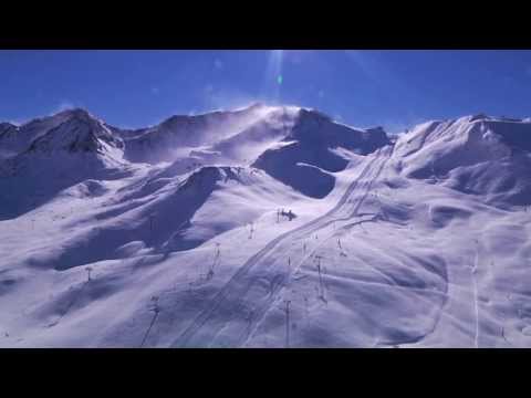 Espectacular tour aéreo sobre Grandvalira, pocas horas antes de inaugurar la temporada 2013-2014