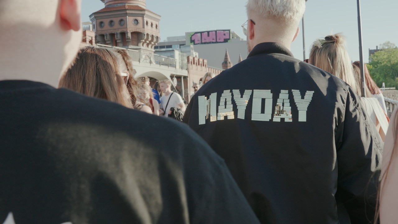 Steve Clash - Mayday (Official Music Video) adlı videoyu YouTube'da izle Steve Clash - Mayday (Official Music Video) adlı videoyu YouTube'da izle