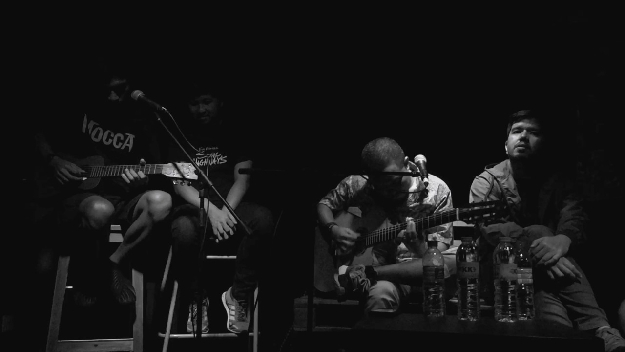 Payung Teduh Untuk Perempuan Yang Sedang Dalam Pelukan Payung Teduh Untuk Perempuan Yang Sedang Dalam Pelukan