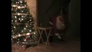 Santa chokes on Cookies and Milk !! / Père Noël s'étouffe sur des Biscuits et du Lait !! by Benoit Bourgeault 1,596 views 11 years ago 34 seconds