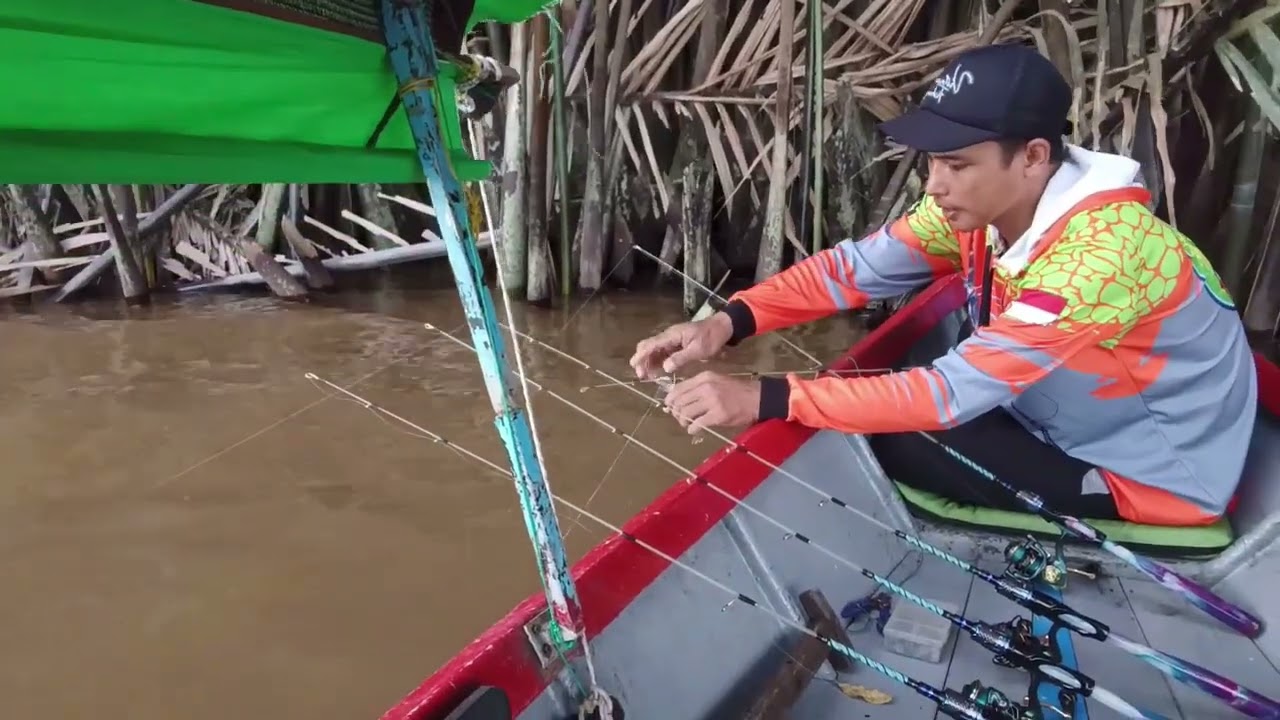 Mancing udang galah penuh canda dan tawa⁉️😁#joran #mancing #udanggalah #rod #fyp #kalbar #prawns 