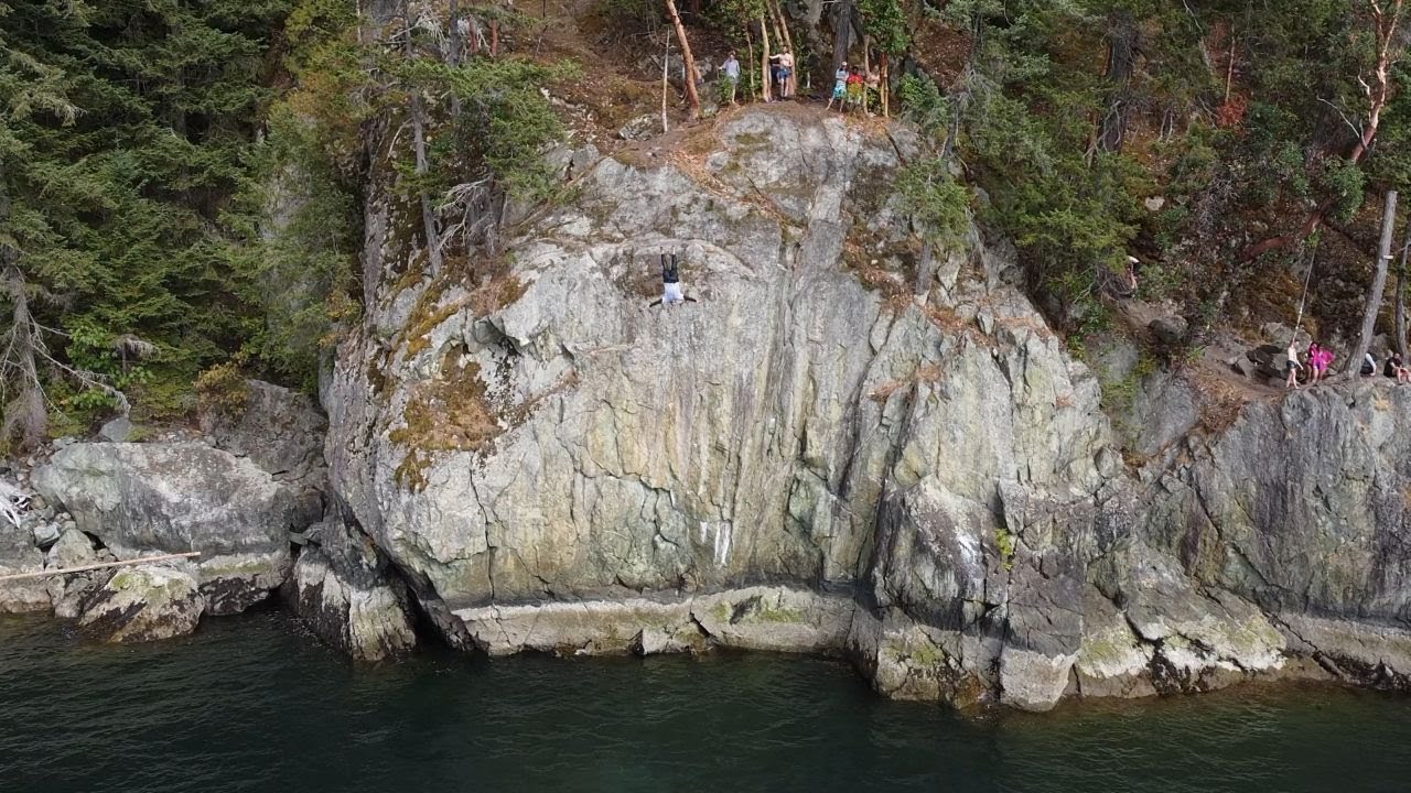 backflip - cliff jumping Lions bay (Jackson)