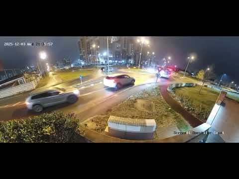 Imagini de la un accident petrecut în Oradea: o mașină sare peste alte aflate în trafic