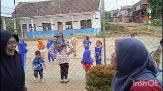 Download lagu alena putri lagi olah raga d sekola