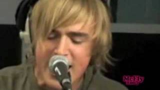 Miniatura de vídeo de "McFly - I Kissed A Girl (Radio One Live Lounge)"