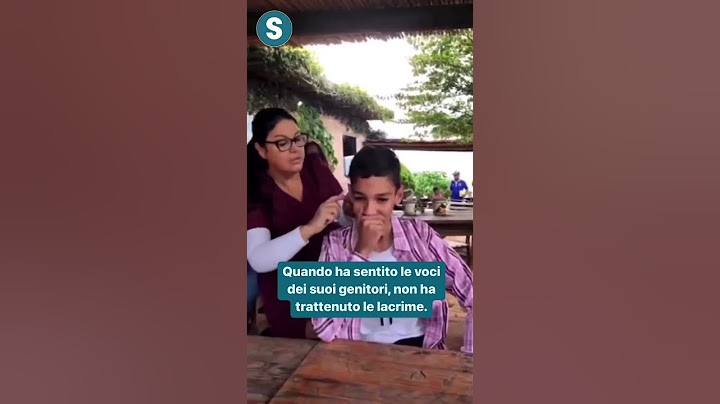 Sente per la prima volta la voce della sua mamma e del suo papà