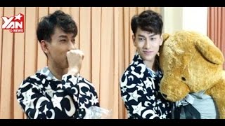 Isaac mặc đồ ngủ nhí nhố quậy tưng hậu trường với thú bông