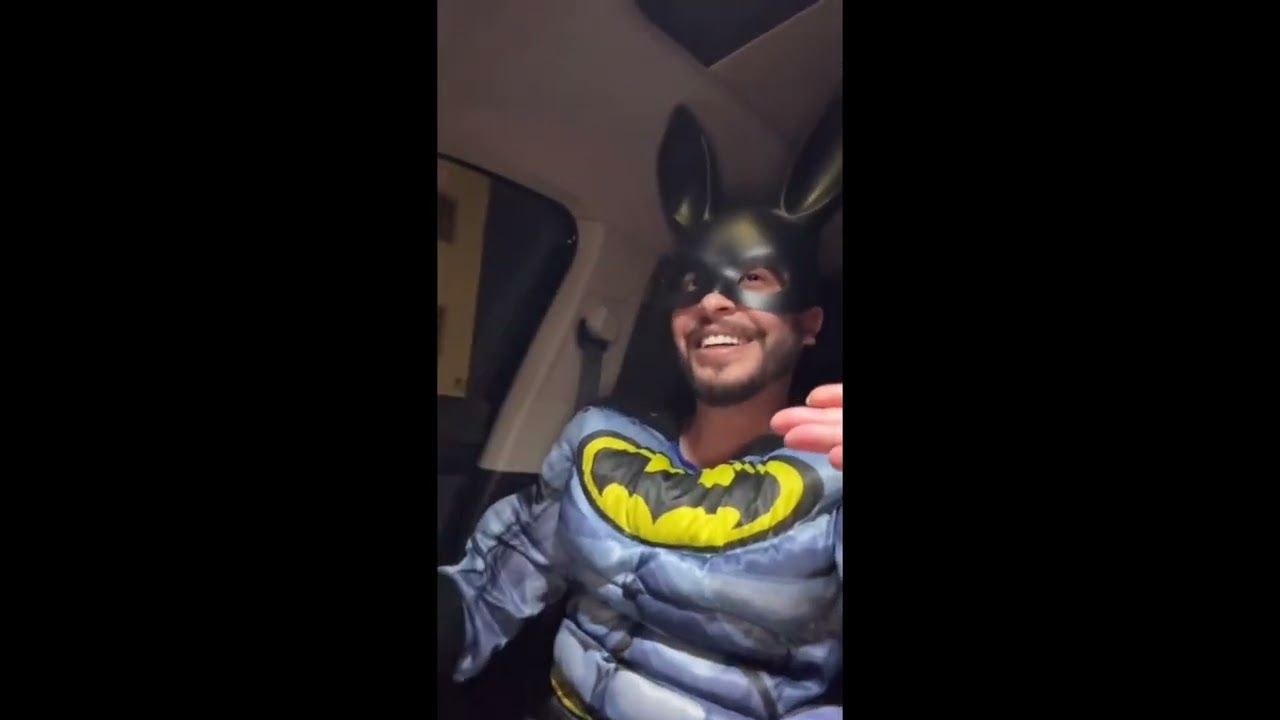 رايح مع ابوي عرس وانا لابس باتمان ههههههه