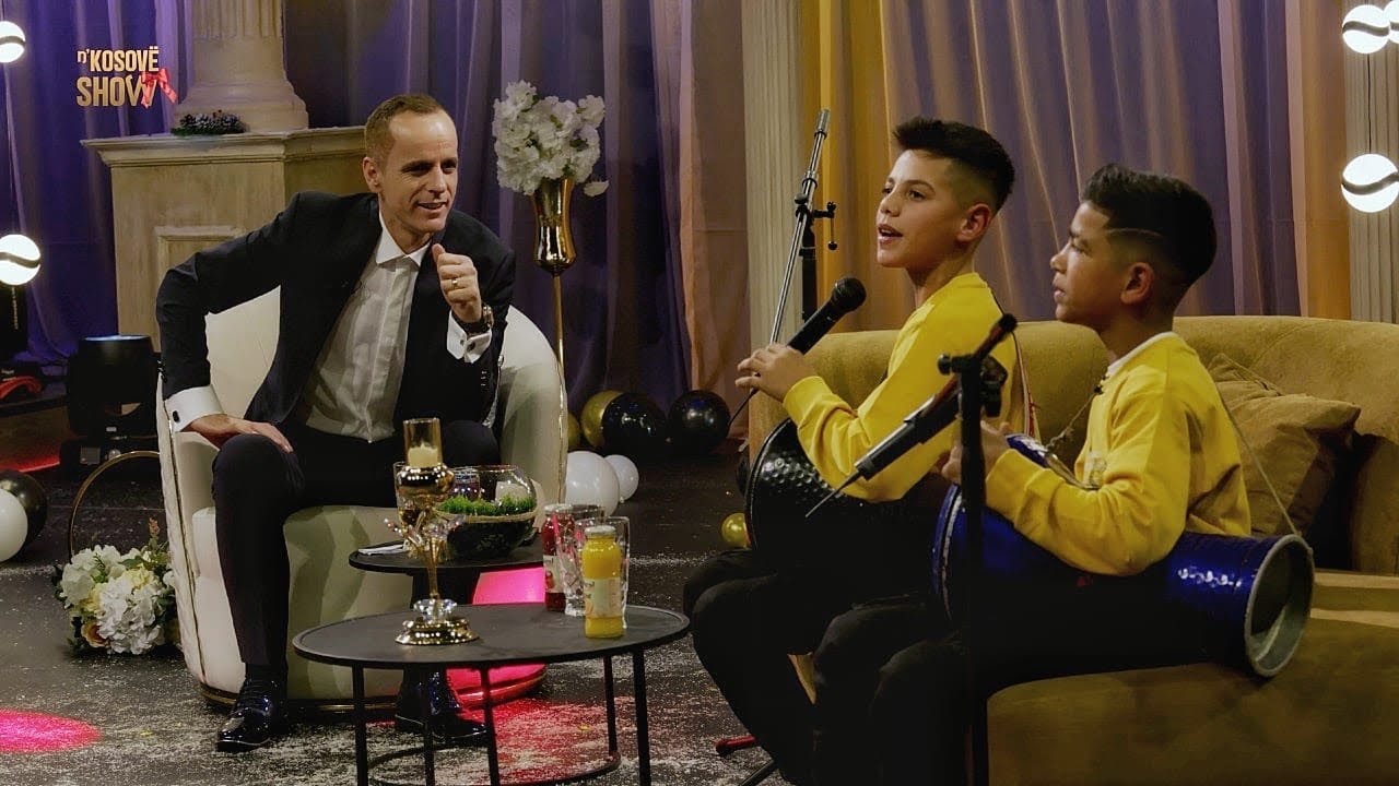 n’Kosove Show - Kanihere na shajn kanihere na japin pare - Dy te rinje qe bejne muzike ne rruge