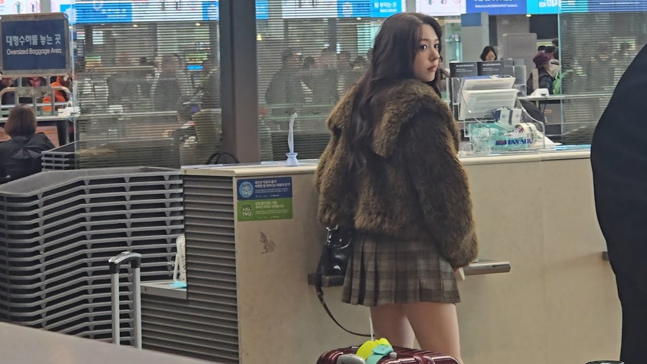 Fifty Fifty Chanelle Moon checking in alone at Incheon Airport 11-26-2024