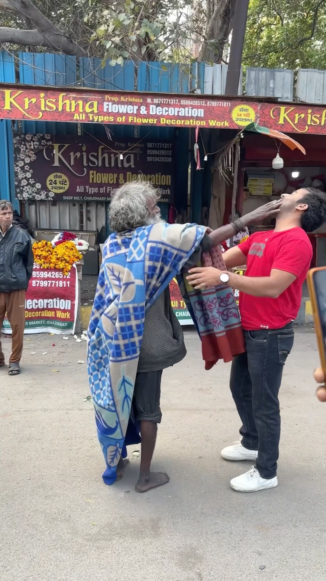 ?अंकल ने मुझे क्यो मारा ??#humanity #respect #helping #viralvideo #youtubeshorts