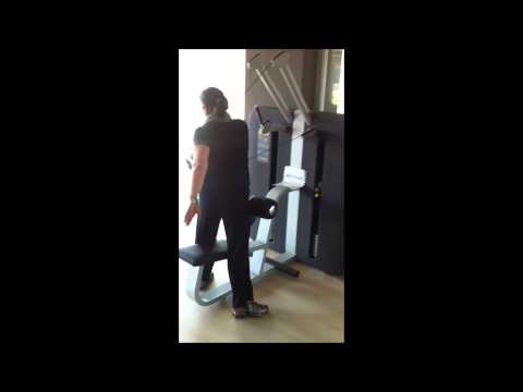 Luisa Valvano is performing kinesis station high pull