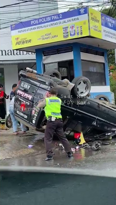 Mobil BPK Terbalik Hendak Menuju Lokasi Kebakaran Shorts