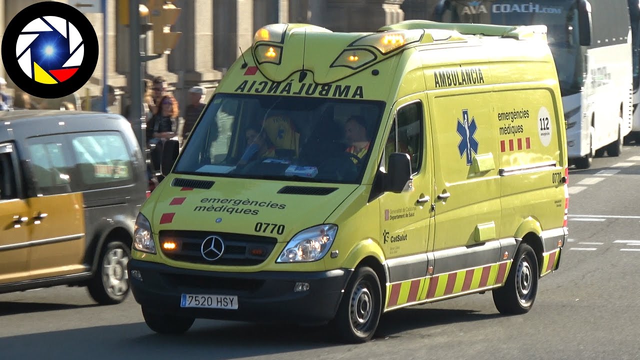 Barcelona Emergency Ambulance Responding - YouTube