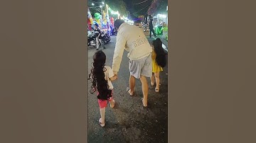 Ba cha con ngoặm tóc giả giữa phố đêm siêu dễ thương#tocngoam #hairstyle #tócgiả