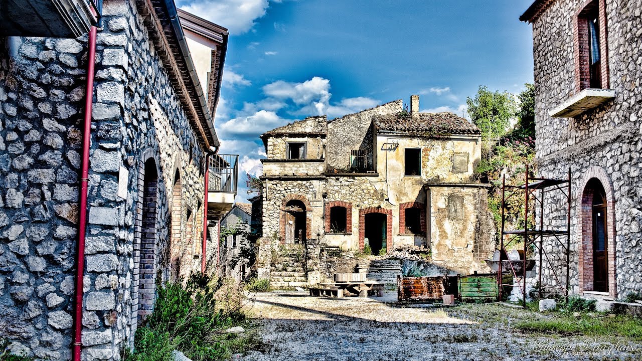 Urbex - Abandoned Places Explorations: The Ghost Town of Romagnano al Monte, Italy (2017)