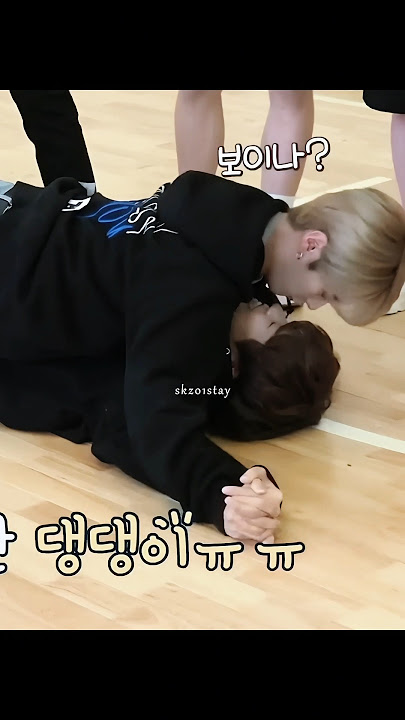 Lee Know must a hug to Seungmin while lying down🙃 #straykids #leeknowstraykids #seungmin #skz