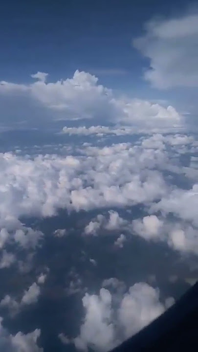 Lihat pemandangan awan dari dalam.pesawat #mazcakatrok #shortvideo #shorts #awan