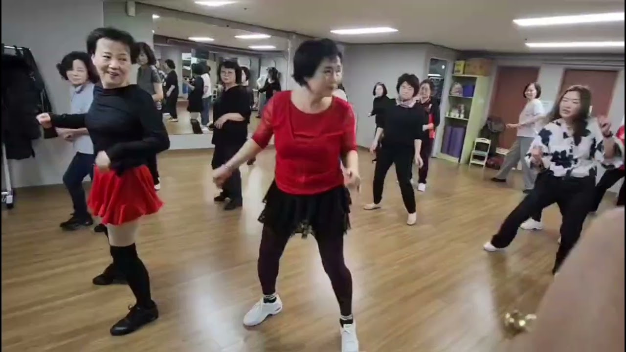 ##첫눈에반에버린사람아~##박서진##Remix#초급.트롯 라인댄스##7080라인댄스##관산동종합복지회관 ##월수금 ##10시부회원모집중 