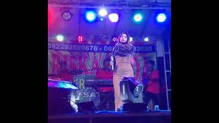 Janur Kuning voc. Hesty