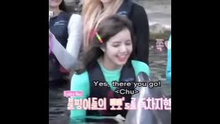 Lisa kiss a dolphin🐬 #lisa#blackpink#shorts#short#explore