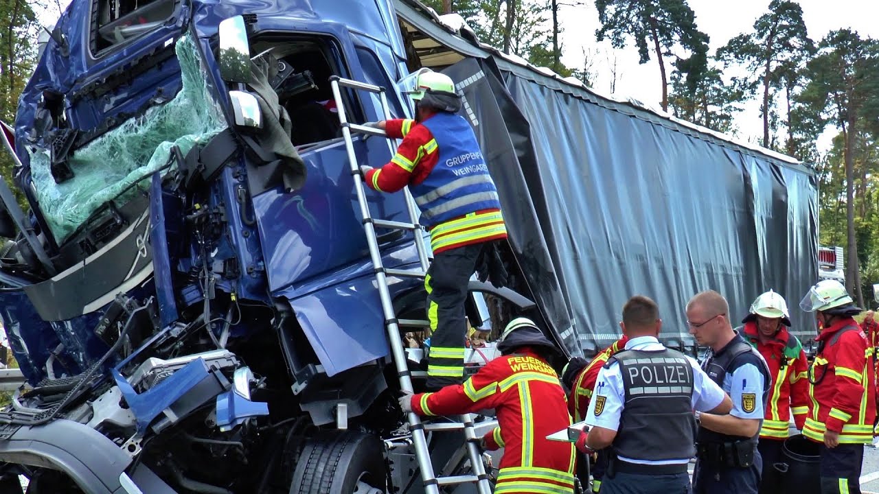 A5: MASSIVE ZERSTÖRUNG: CRASH mit 5 LKW | SATTELZUG rast in STAUENDE bei Weingarten