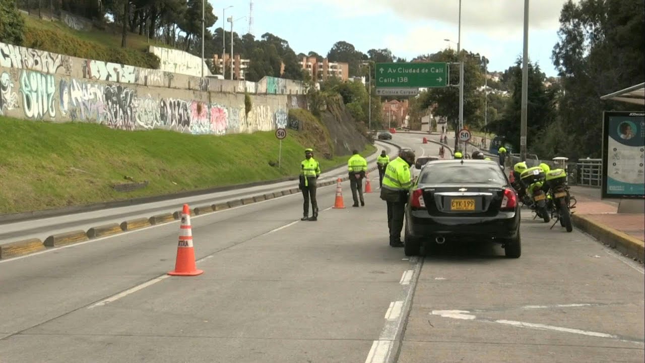 Colombian police set up random checkpoints outside quarantined ...