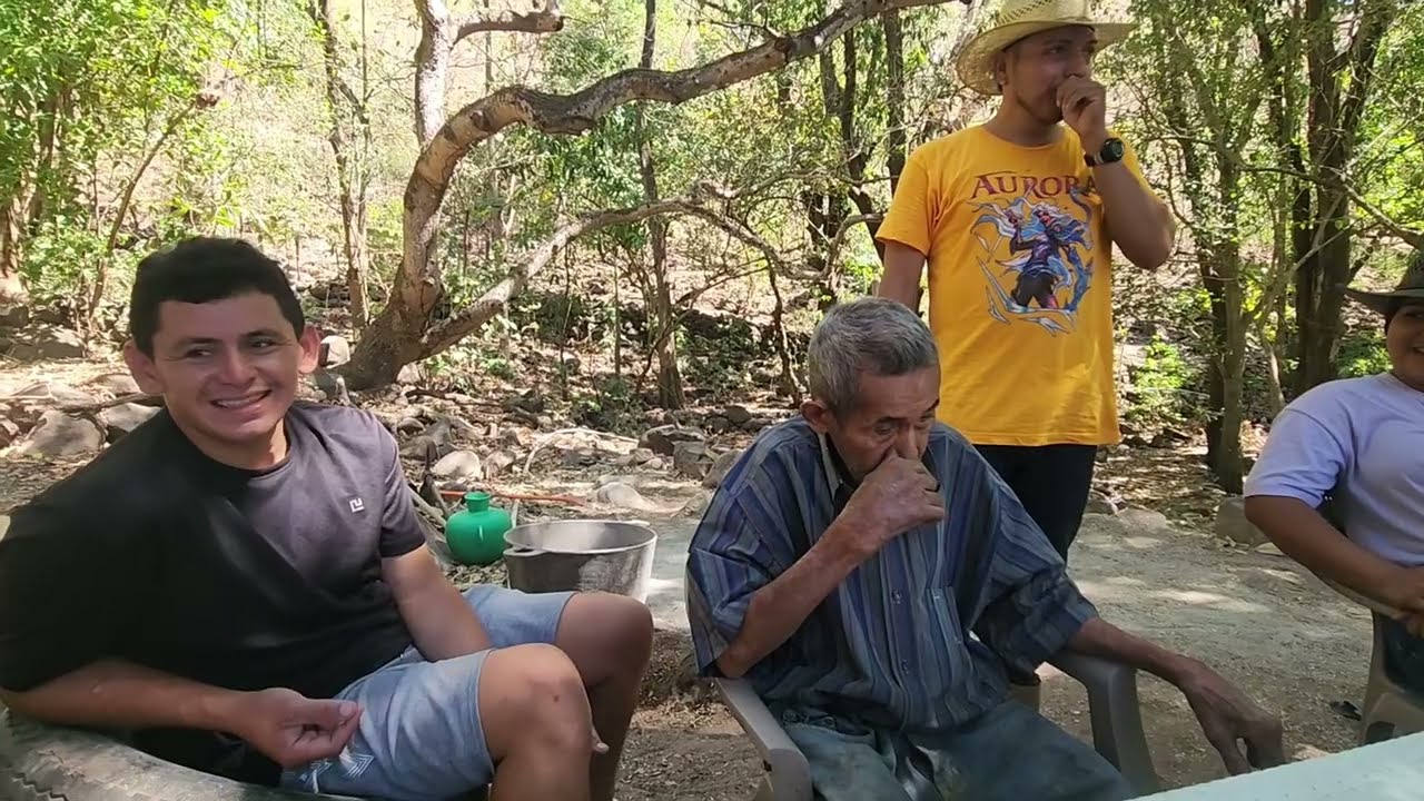 Matrimonio de 90 años  nos dise q esta alegre por el trabaja que se está realizando 