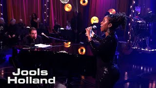 Jools Holland & his R'n'B Orchestra and Louise Marshall - Afraid To Feel (Hootenanny 22/23) Resimi