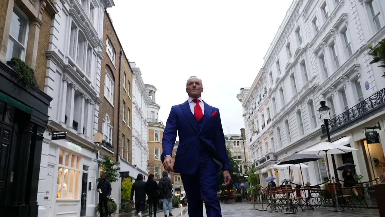 YOUR NEXT MAYOR OF LONDON BRIAN ROSE IS COMING TO SEE YOU 🇬🇧 UK’S VERY FIRST DIGITAL BATTLE BUS 🚕