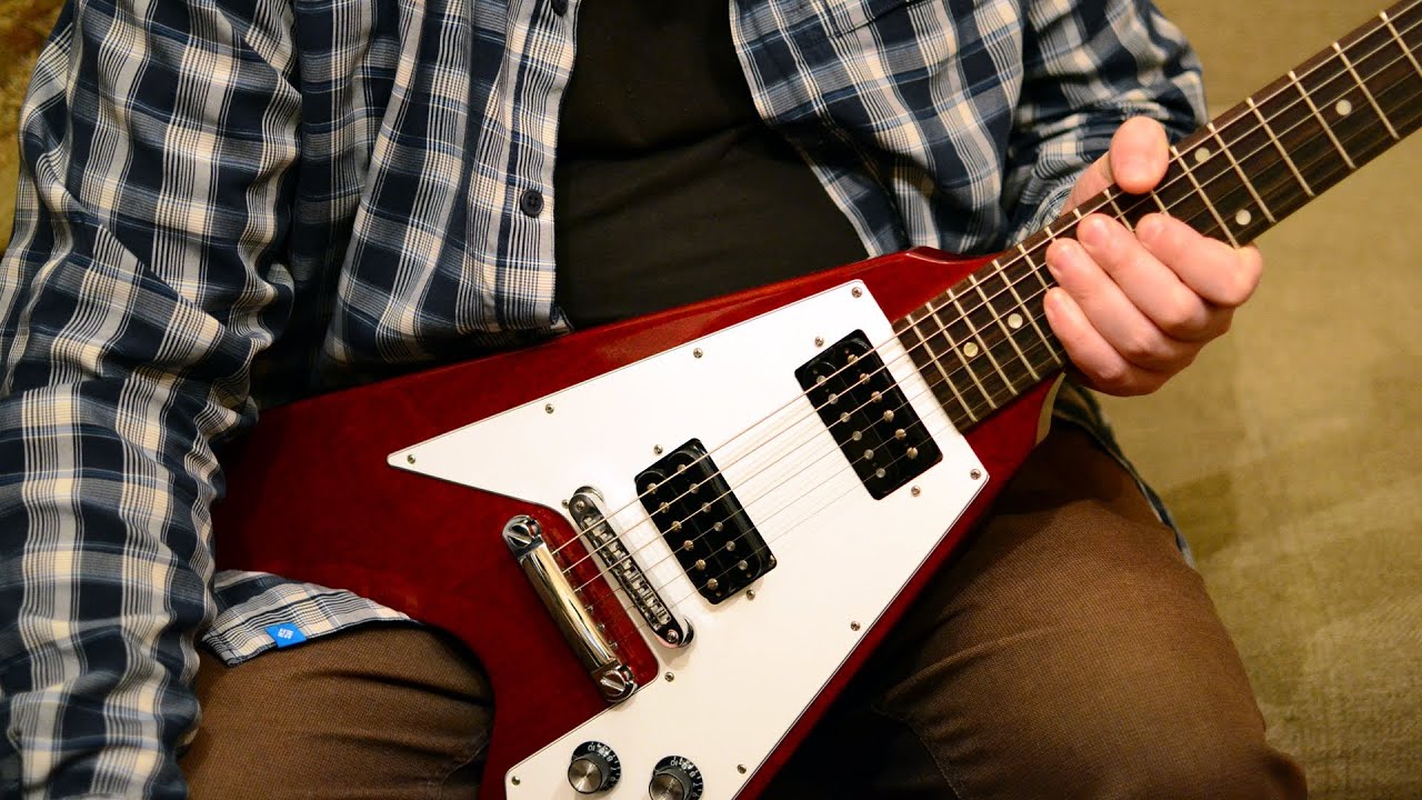роскошная гитара. рокин факин. электрогитара. рокин. человек с электрогитарой.
