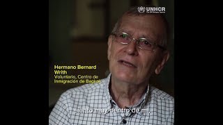 Un hombre se ha convertido en fuente de apoyo para los refugiados en detención Un hombre se ha convertido en fuente de apoyo para los refugiados en detención