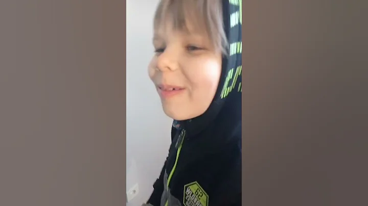 my friend eats gumm