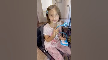 IG @Stem_with_Stephanie explores capillary action in flowers with her HUE HD Pro document camera
