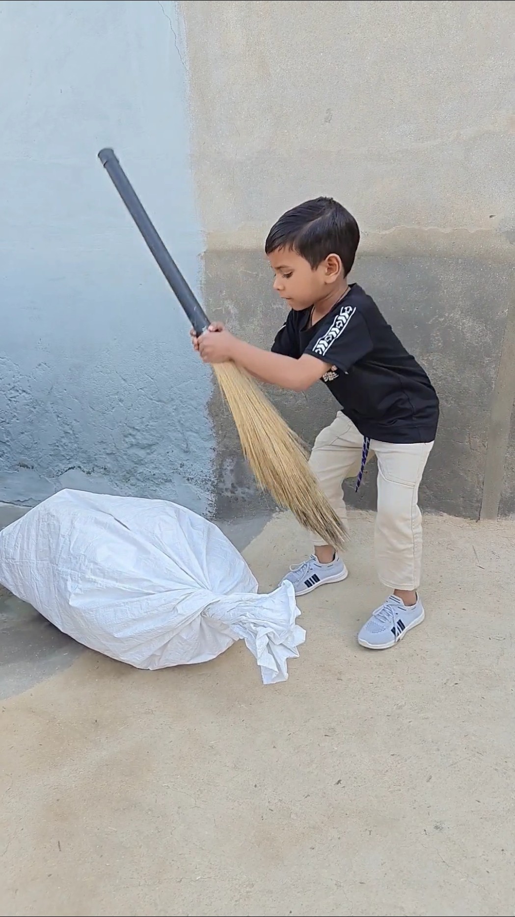 Shantanu Ne jhadu se Peet Diya ? #shorts