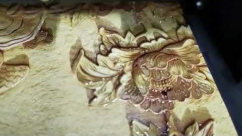 UV printing on tile with varnish