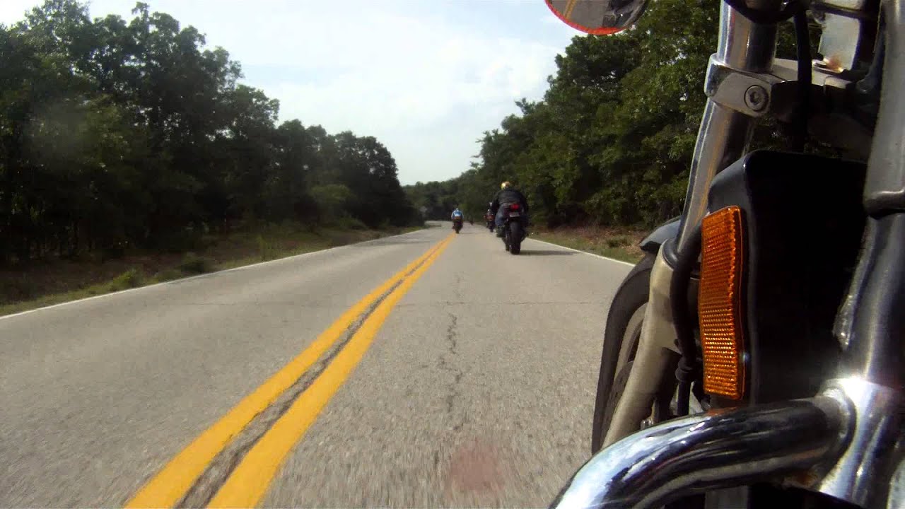 How to ride a 1994 Honda Magna like a sportbike!