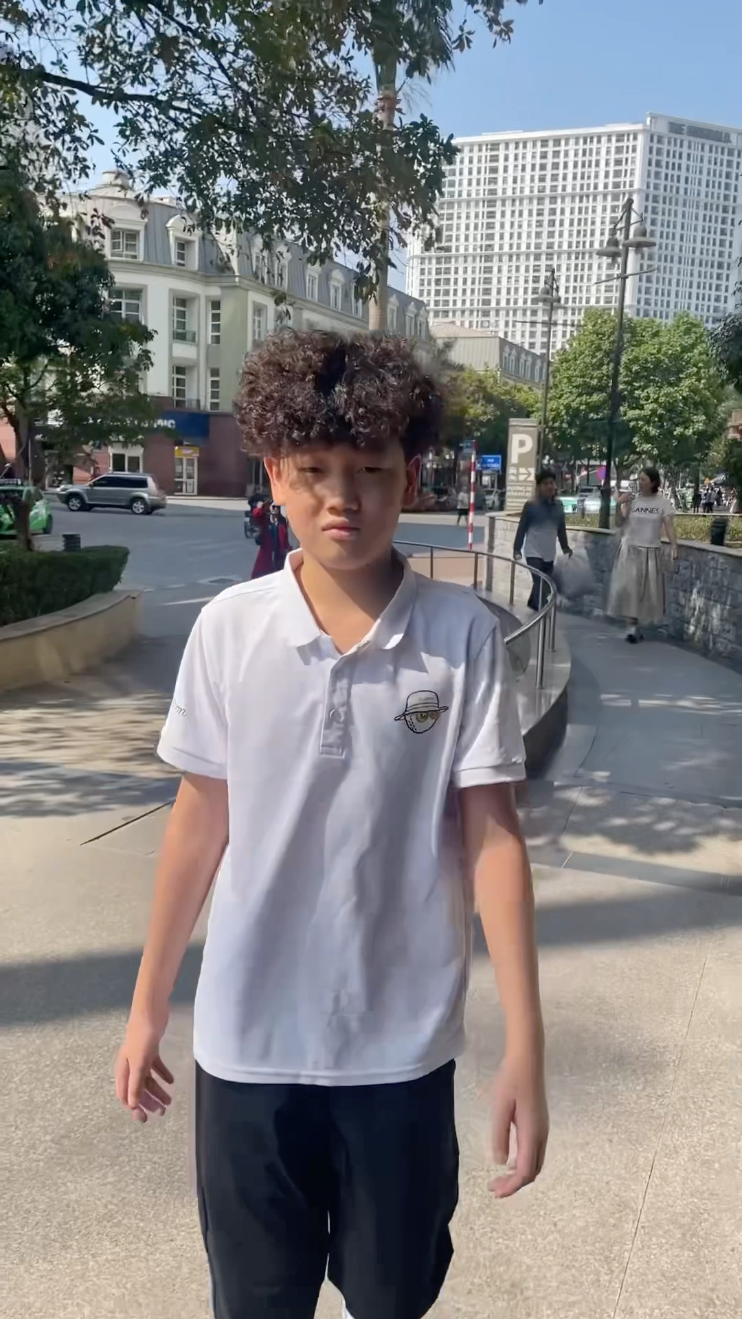 (Golf familyVN) cậu bé đôi mắt mi đánh golf chuẩn quá ?#golf #shorts