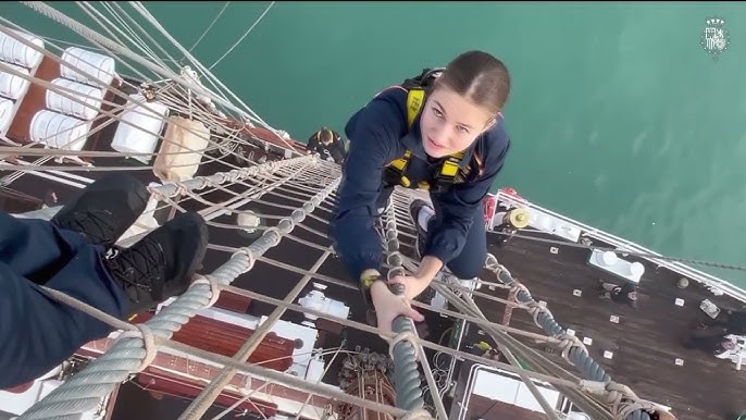 La princesa Leonor sube al mástil del buque escuela Juan Sebastián de Elcano - YouTube