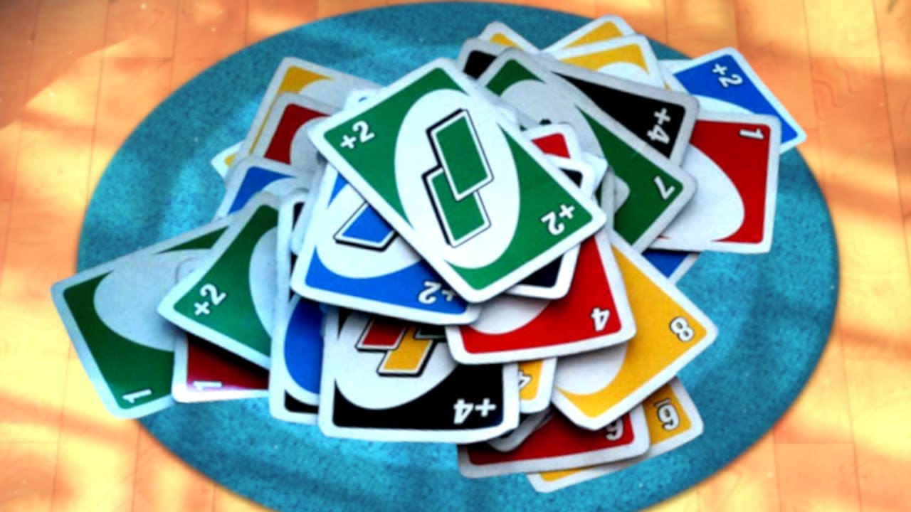 Gramy w UNO na dywanie