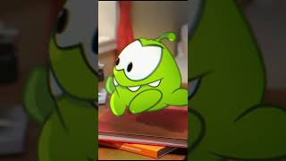 Persiguiendo Mariposa | Aprende español con Om Nom