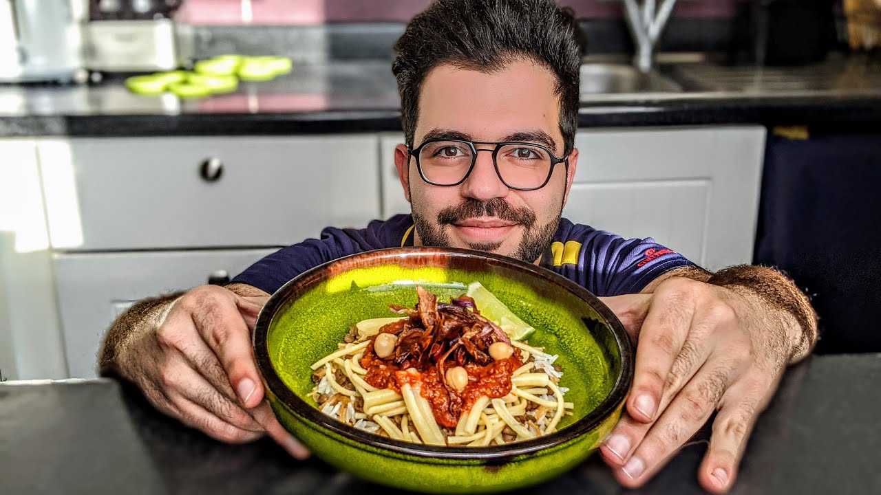 ⁣Kushari | كشري مصري أصلي نفس مال محلات | مع الأوطة و البصل المقرمش | شيف شاهين