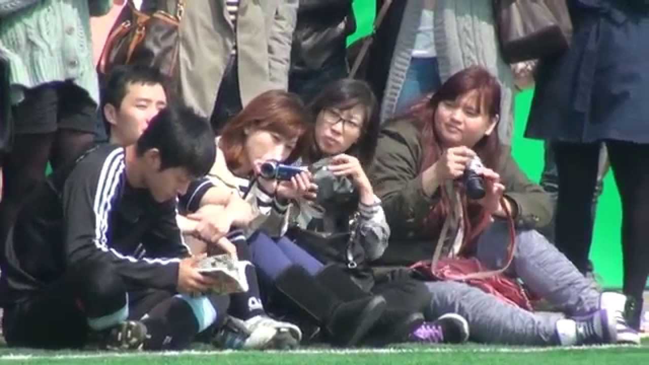 ［130413］김현중 Kimhyunjoong 난지물재생센터 축구 - 만화책 보는 현중