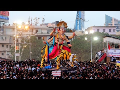 Wideo: Na festiwalu vinajaka chavithi idole są przygotowywane przez?