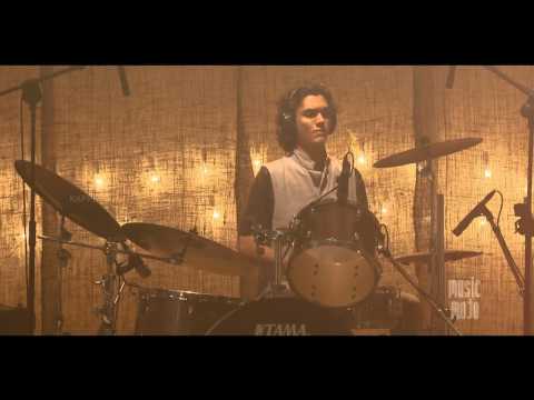 Nilaave VaaBennet & the band ftHaricharan on Music Mojo