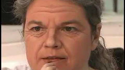 Aging the lips with theatre makeup