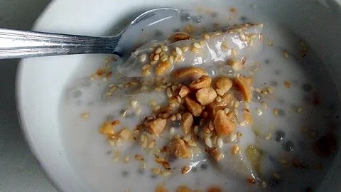 Che chuoi - Banana with coconut milk and tapioca pearls dessert | Helen's Recipes