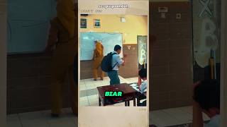 Ketika Murid Masuk Pake Jalan Mundur
