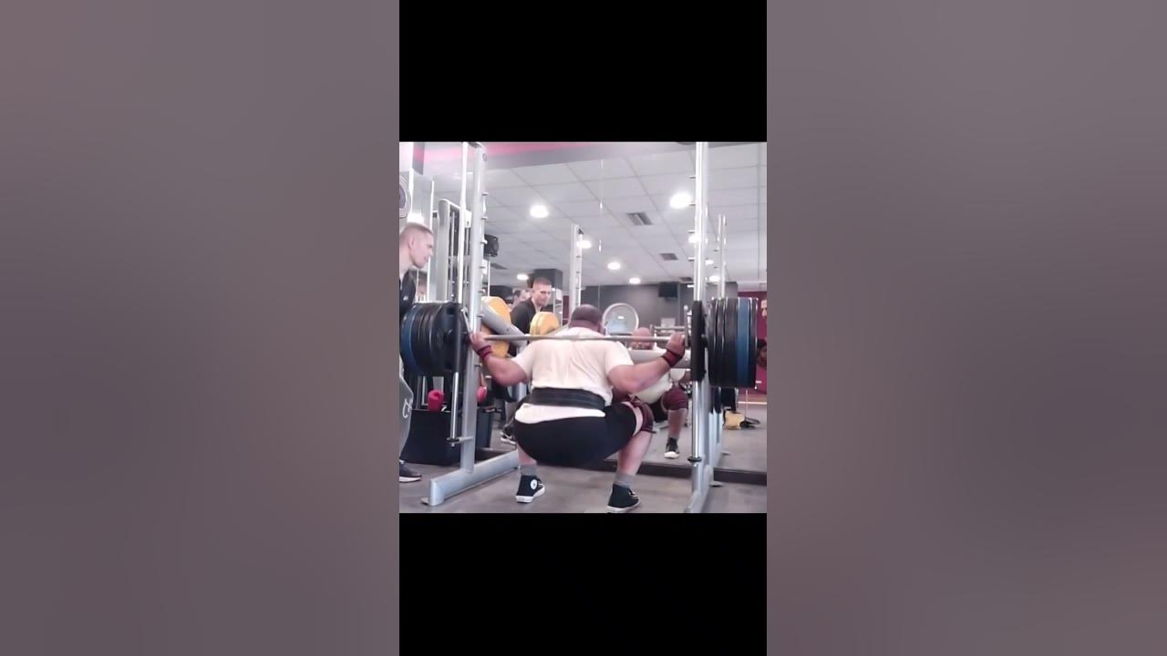 Deep 5 plate squat in my old Inzer knee wraps - YouTube